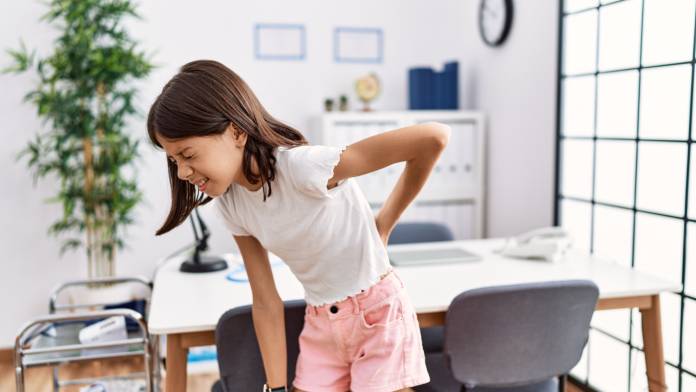 Interview mit Prof. Sébastien Hagmann: Leitlinie verbessert Verständnis für Rückenschmerzen bei Kindern